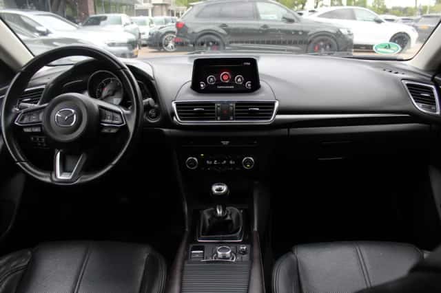 Mazda 3 (2019) thumbnail 2