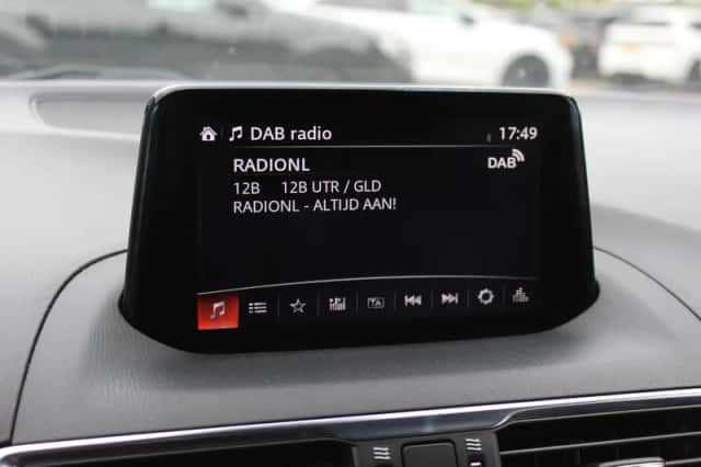 Mazda 3 (2019) thumbnail 22