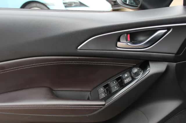 Mazda 3 (2019) thumbnail 33