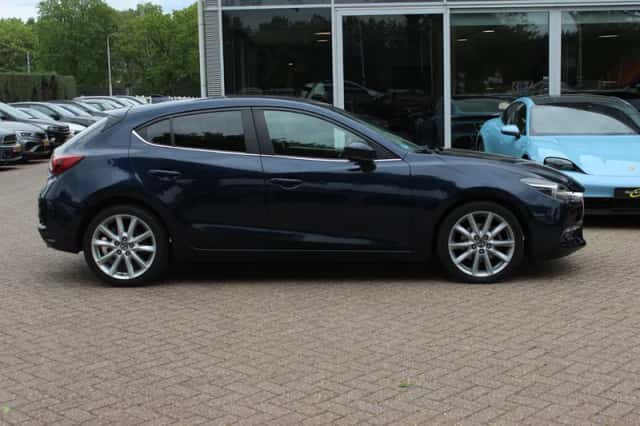 Mazda 3 (2019) thumbnail 5