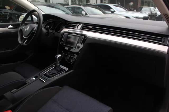 Volkswagen Passat (2016) thumbnail 13