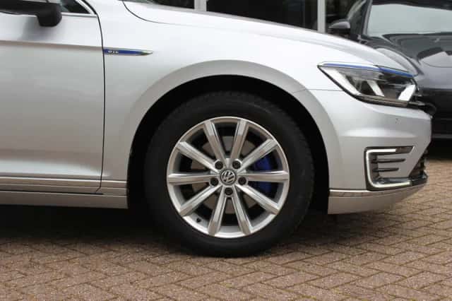 Volkswagen Passat (2016) thumbnail 14