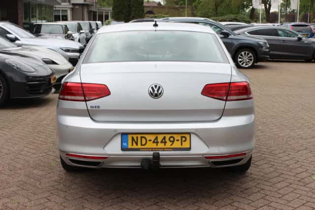 Volkswagen Passat (2016) thumbnail 15