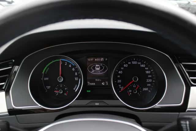 Volkswagen Passat (2016) thumbnail 19