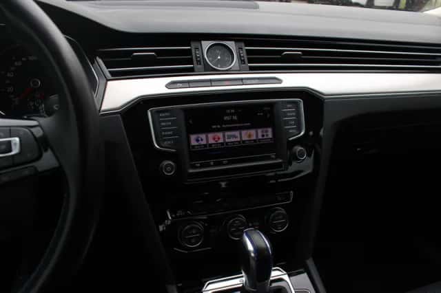 Volkswagen Passat (2016) thumbnail 20