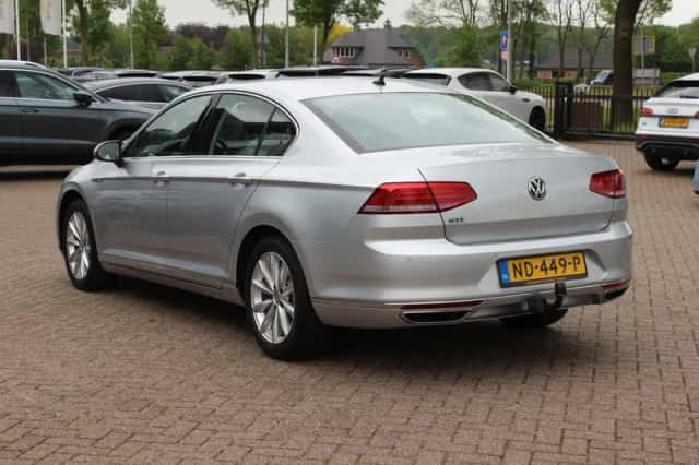 Volkswagen Passat (2016) thumbnail 3