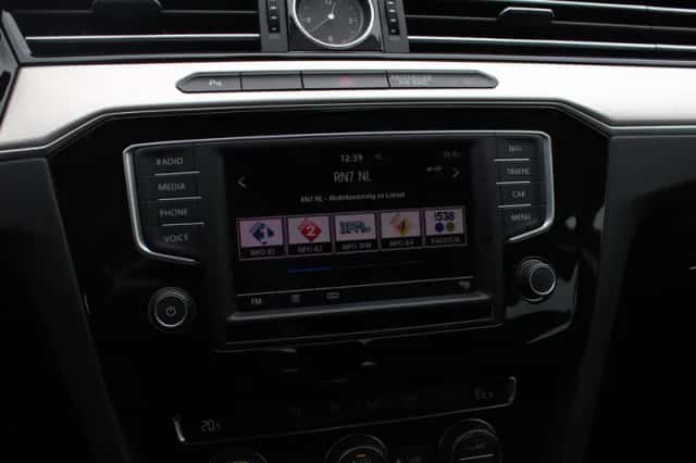 Volkswagen Passat (2016) thumbnail 21