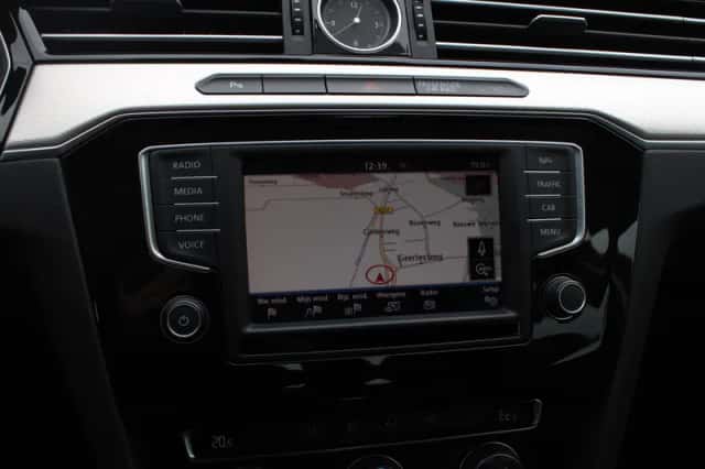 Volkswagen Passat (2016) thumbnail 23
