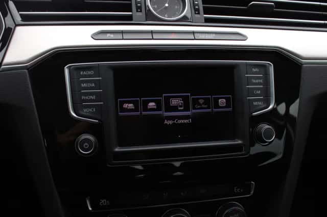 Volkswagen Passat (2016) thumbnail 24