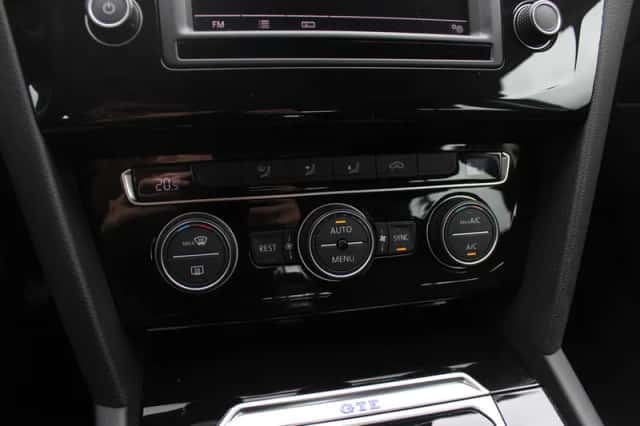 Volkswagen Passat (2016) thumbnail 28