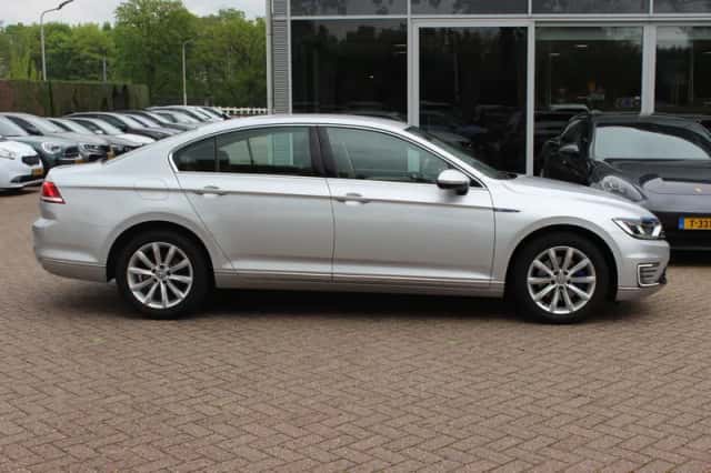 Volkswagen Passat (2016) thumbnail 5