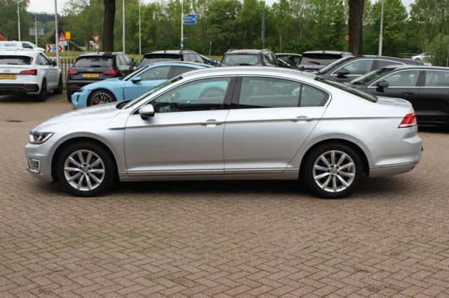 Volkswagen Passat (2016) thumbnail 7
