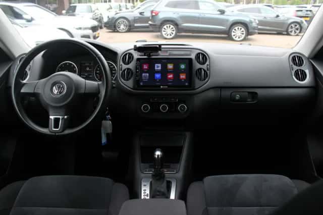 Volkswagen Tiguan (2014) thumbnail 2