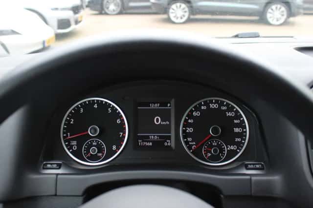 Volkswagen Tiguan (2014) thumbnail 19