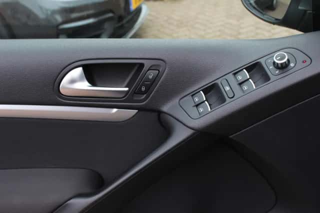 Volkswagen Tiguan (2014) thumbnail 35