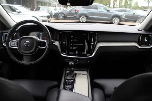 Volvo V60 (2019) thumbnail 2