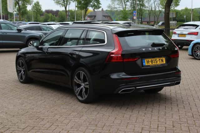 Volvo V60 (2019) thumbnail 3