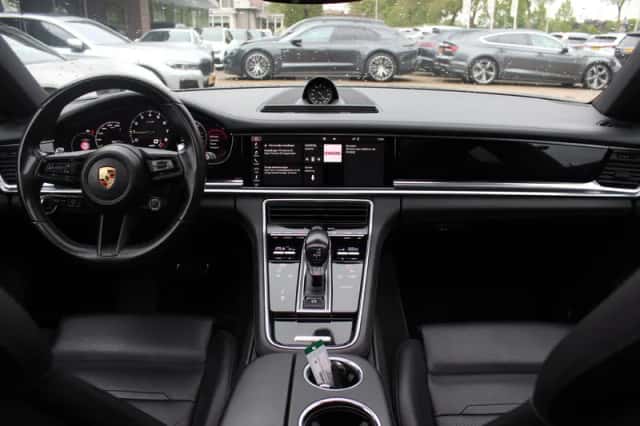 Porsche Panamera (2021) thumbnail 2