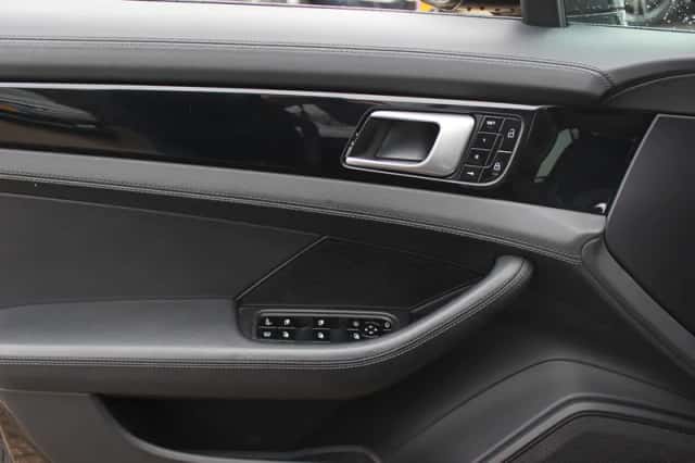 Porsche Panamera (2021) thumbnail 40