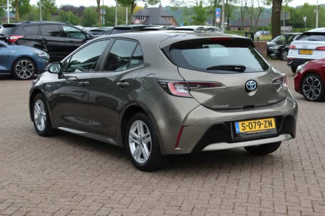 Toyota Corolla (2021) thumbnail 3