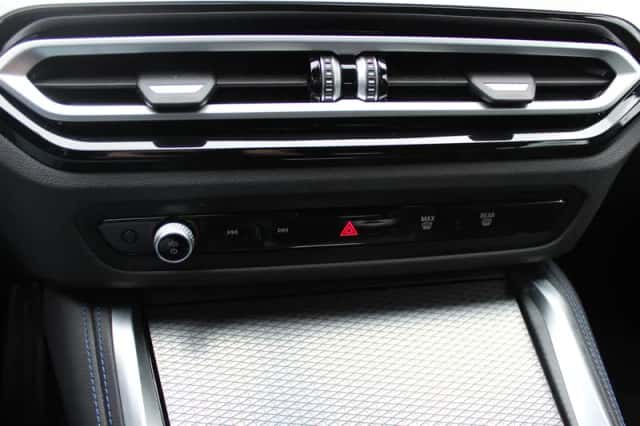 BMW i4 (2022) thumbnail 29