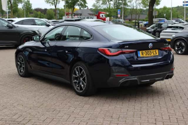 BMW i4 (2022) thumbnail 4