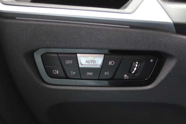 BMW i4 (2022) thumbnail 36