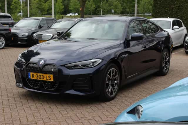 BMW i4 (2022) thumbnail 7