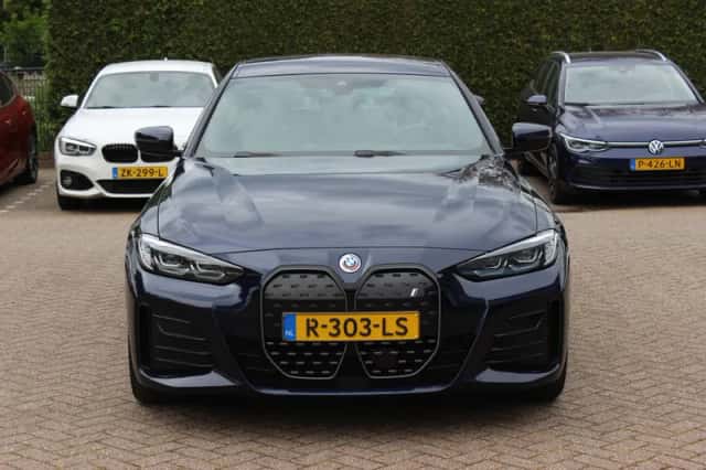 BMW i4 (2022) thumbnail 9