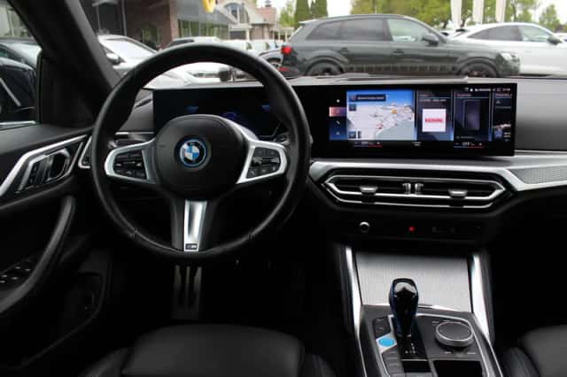 BMW i4 (2022) thumbnail 10