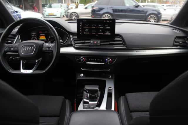 Audi Q5 (2022) thumbnail 3
