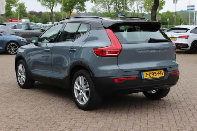 Volvo XC40 (2020) thumbnail 3