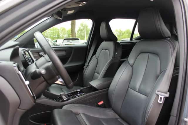 Volvo XC40 (2020) thumbnail 4