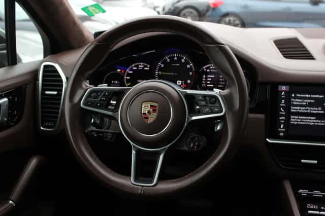 Porsche Cayenne (2019) thumbnail 17