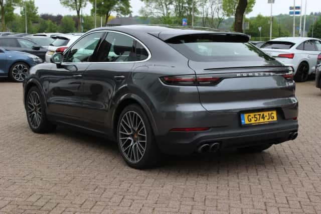 Porsche Cayenne (2019) thumbnail 3