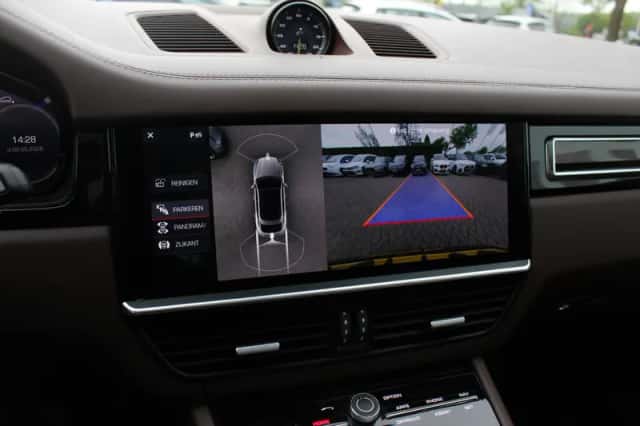 Porsche Cayenne (2019) thumbnail 21