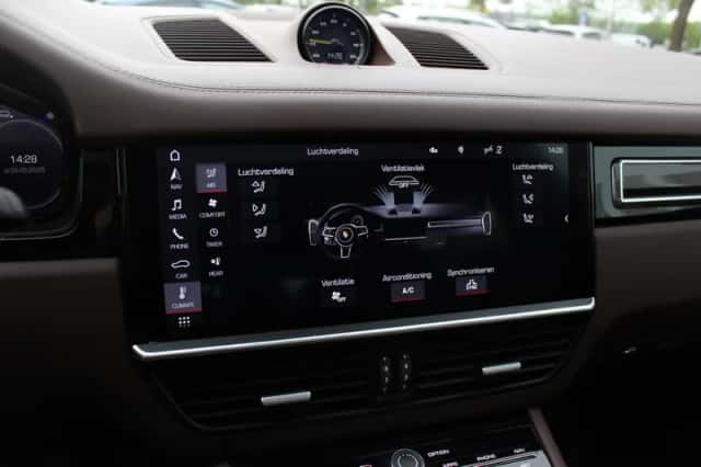 Porsche Cayenne (2019) thumbnail 25