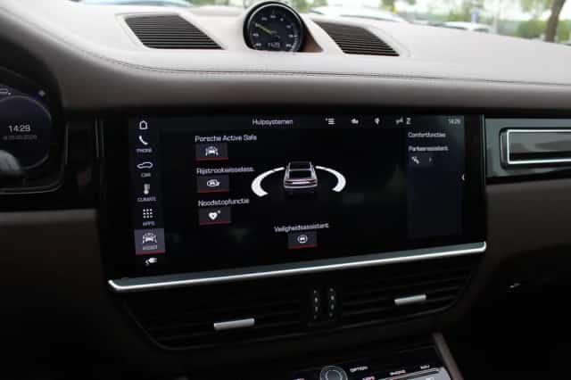 Porsche Cayenne (2019) thumbnail 26