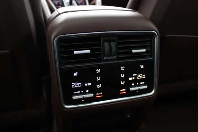 Porsche Cayenne (2019) thumbnail 30