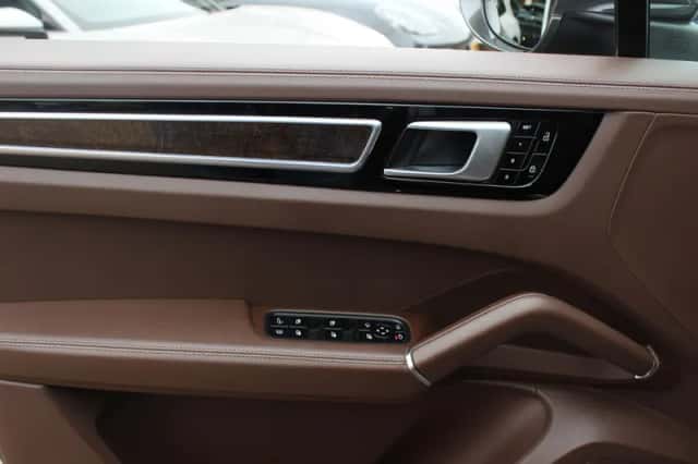 Porsche Cayenne (2019) thumbnail 36