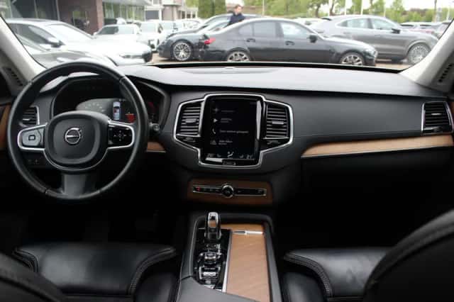 Volvo XC90 (2019) thumbnail 2