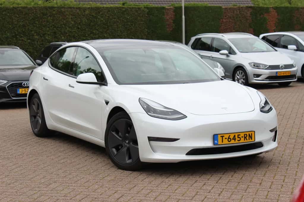 Tesla Model 3 (2020) — foto 1
