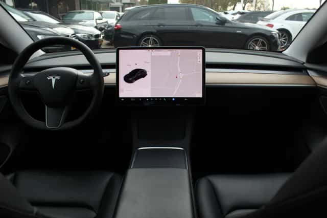 Tesla Model 3 (2020) thumbnail 3
