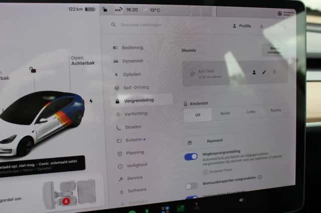 Tesla Model 3 (2020) thumbnail 24