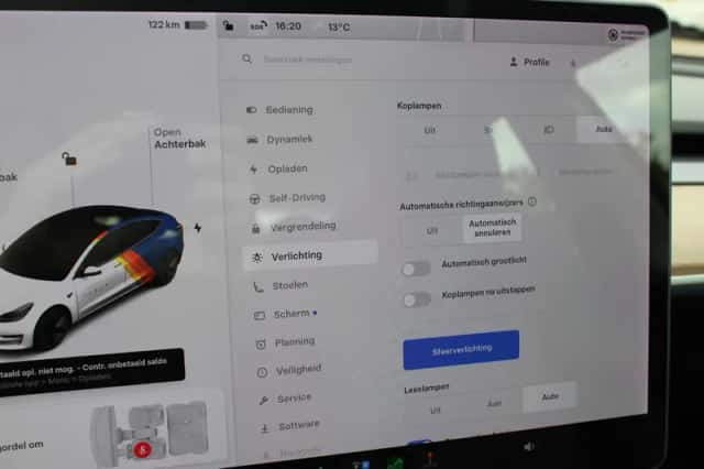 Tesla Model 3 (2020) thumbnail 25