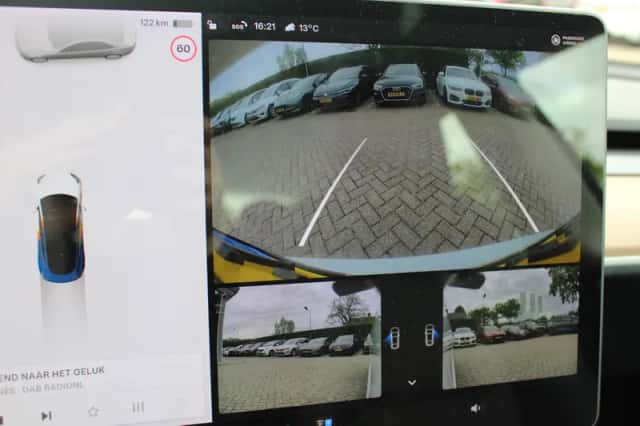 Tesla Model 3 (2020) thumbnail 30