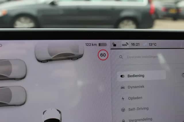 Tesla Model 3 (2020) thumbnail 32