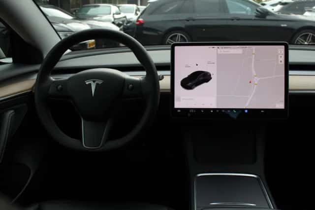 Tesla Model 3 (2020) thumbnail 10