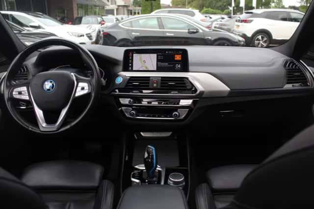 BMW iX3 (2021) thumbnail 3