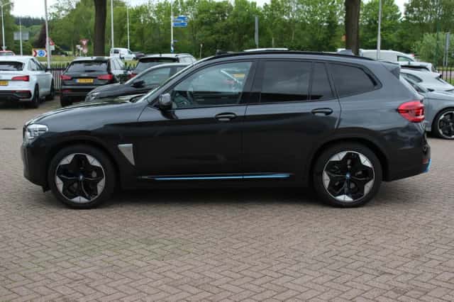 BMW iX3 (2021) thumbnail 8